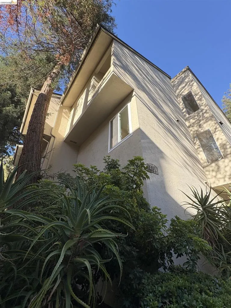 2704 Oak Rd #75 Walnut Creek, CA 94597