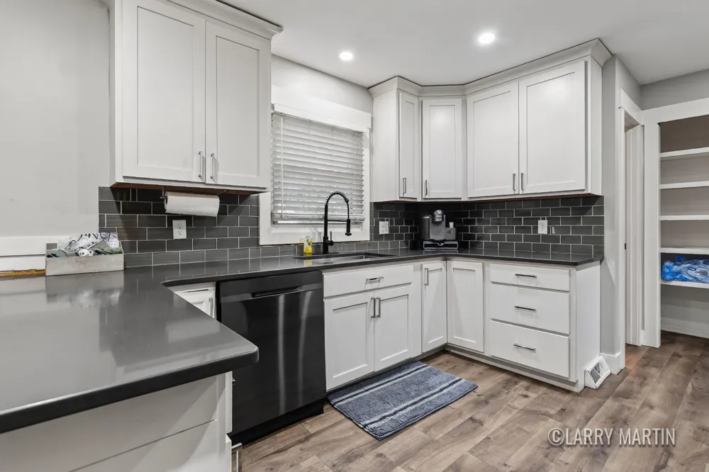 7381 Sunset Avenue Jenison, MI 49428
