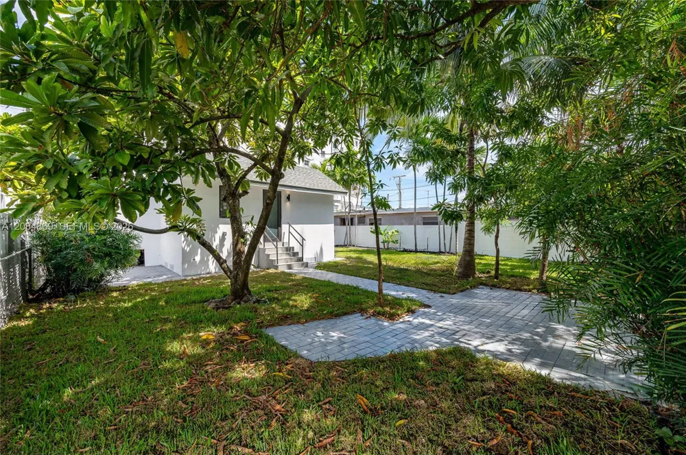 2228 SW 2nd St Miami, FL 33135