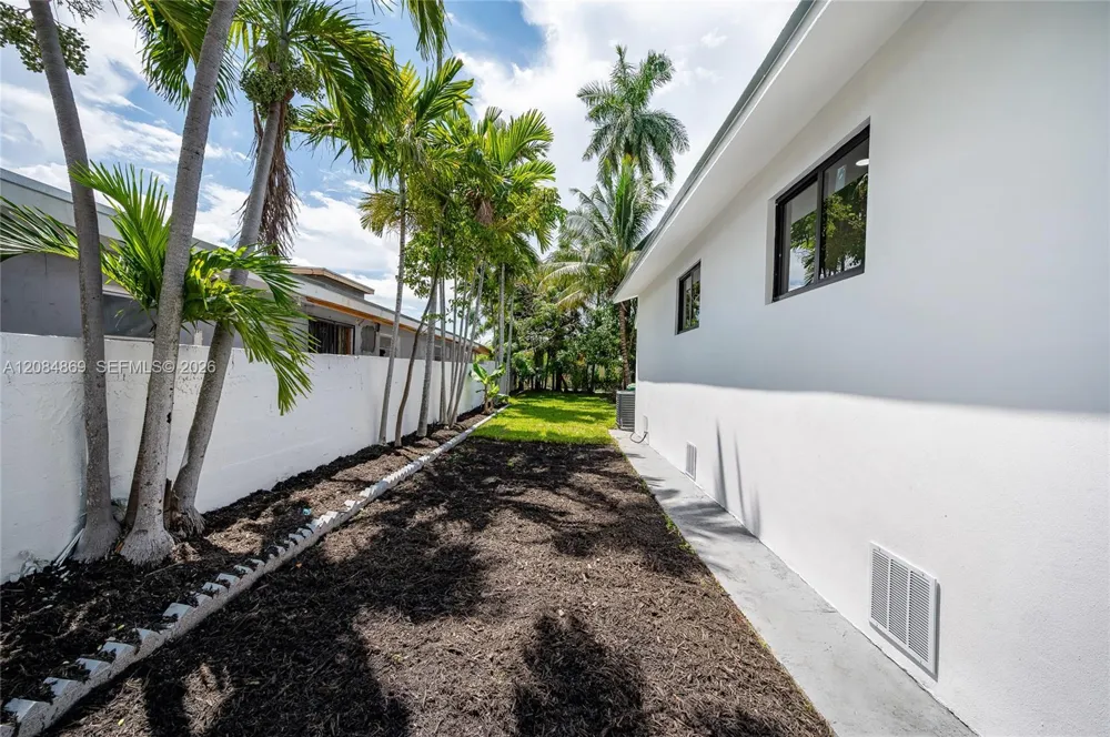 2228 SW 2nd St Miami, FL 33135
