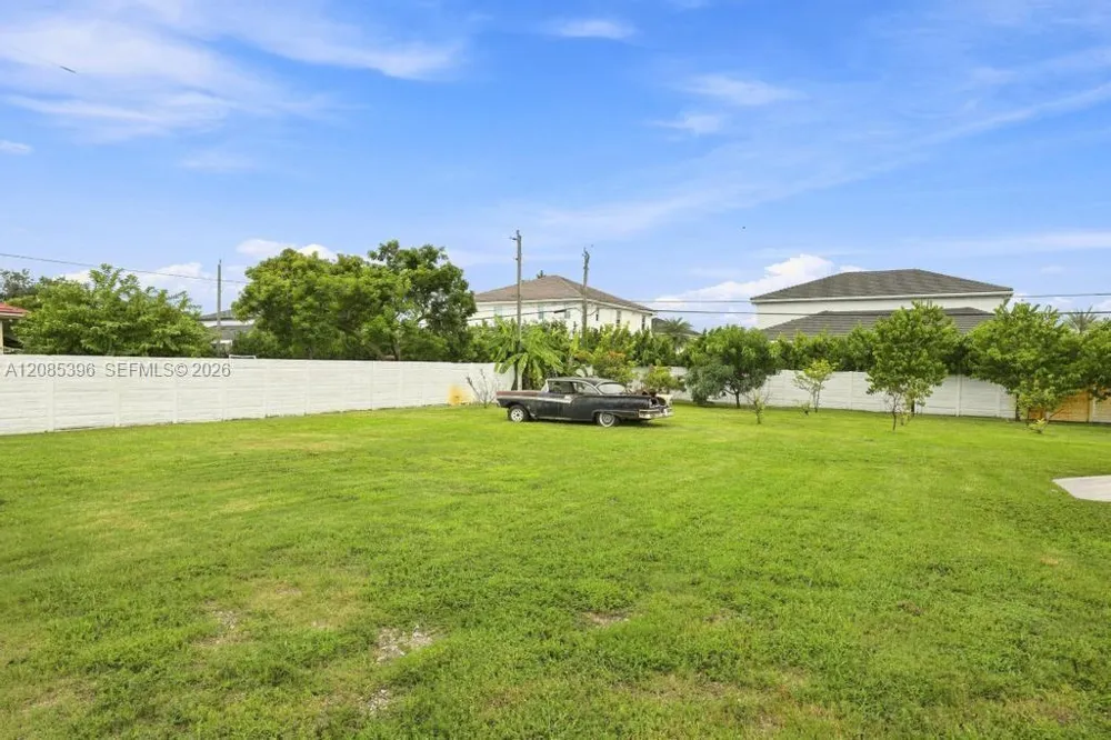 100 NW 120th Ave Miami, FL 33182