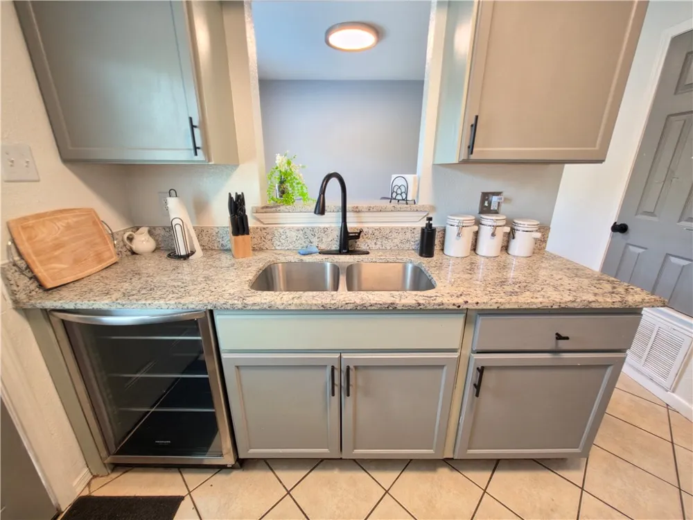 6702 Everhart #T102 Corpus Christi, TX 78413
