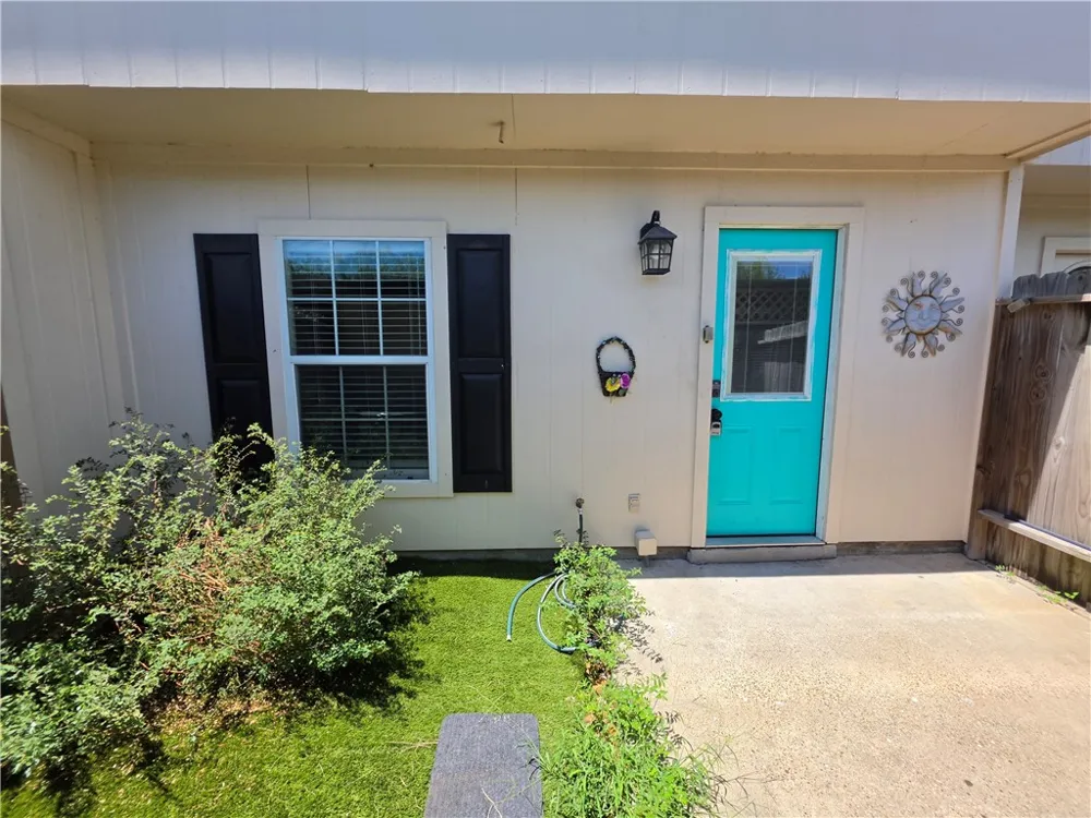 6702 Everhart #T102 Corpus Christi, TX 78413