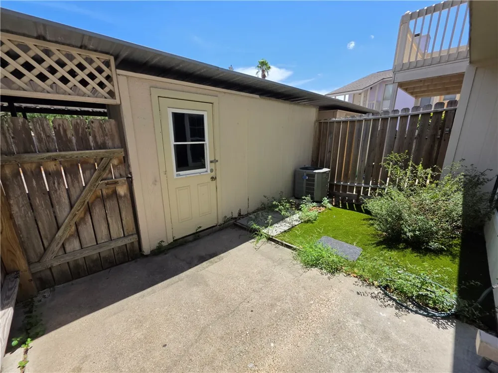 6702 Everhart #T102 Corpus Christi, TX 78413