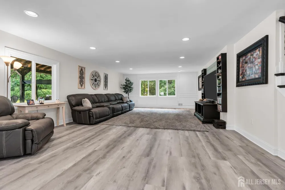 46 Shephard Drive Middletown, NJ 07748