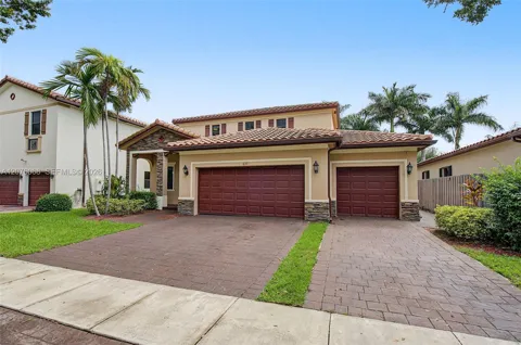 633 SE 35th Ter