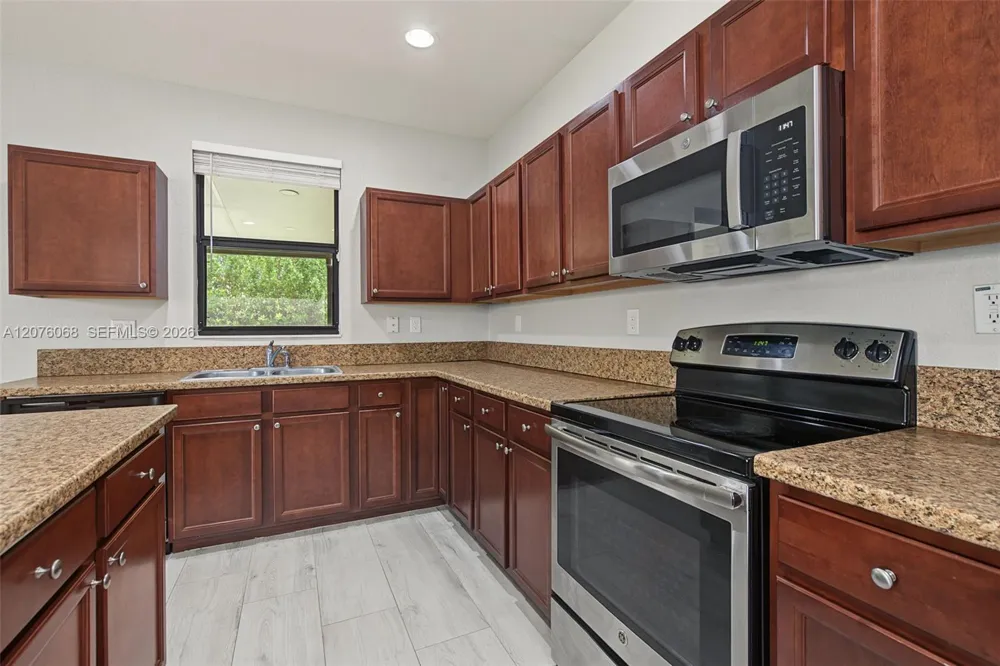633 SE 35th Ter Homestead, FL 33033