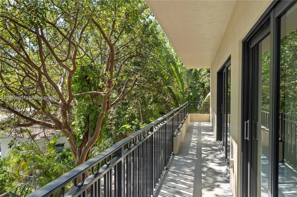 568 NE 66th St #202 Miami, FL 33138
