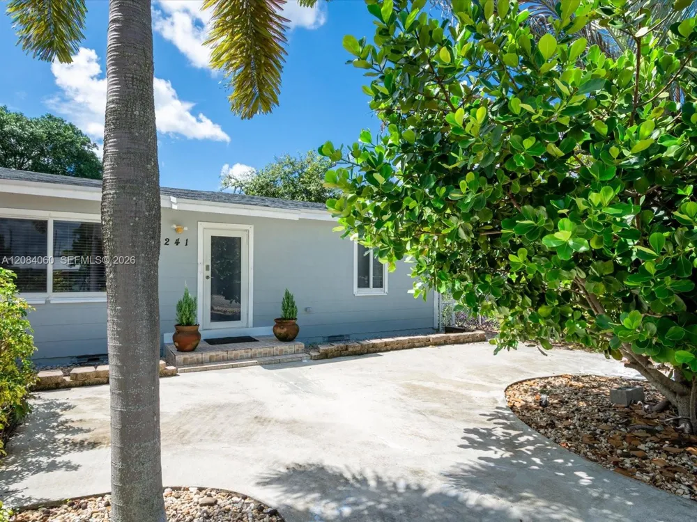 241 SW 3rd Ter Dania Beach, FL 33004