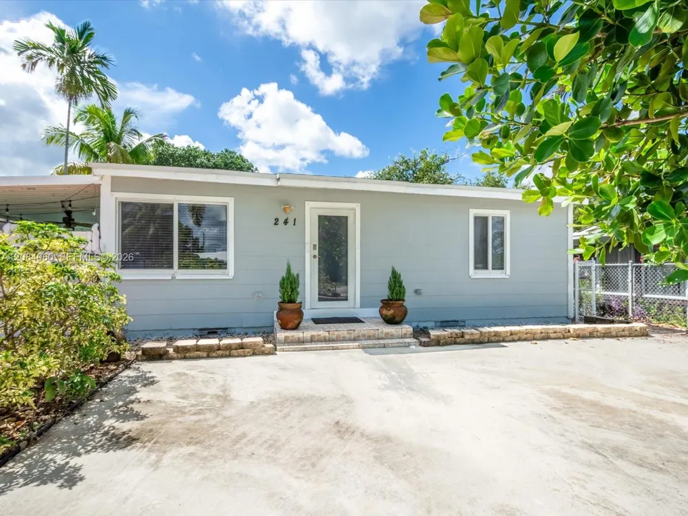 241 SW 3rd Ter Dania Beach, FL 33004