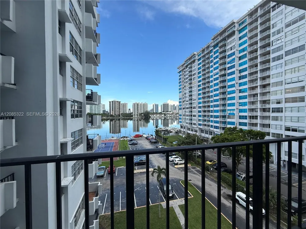 2750 NE 183rd St #601 Aventura, FL 33160
