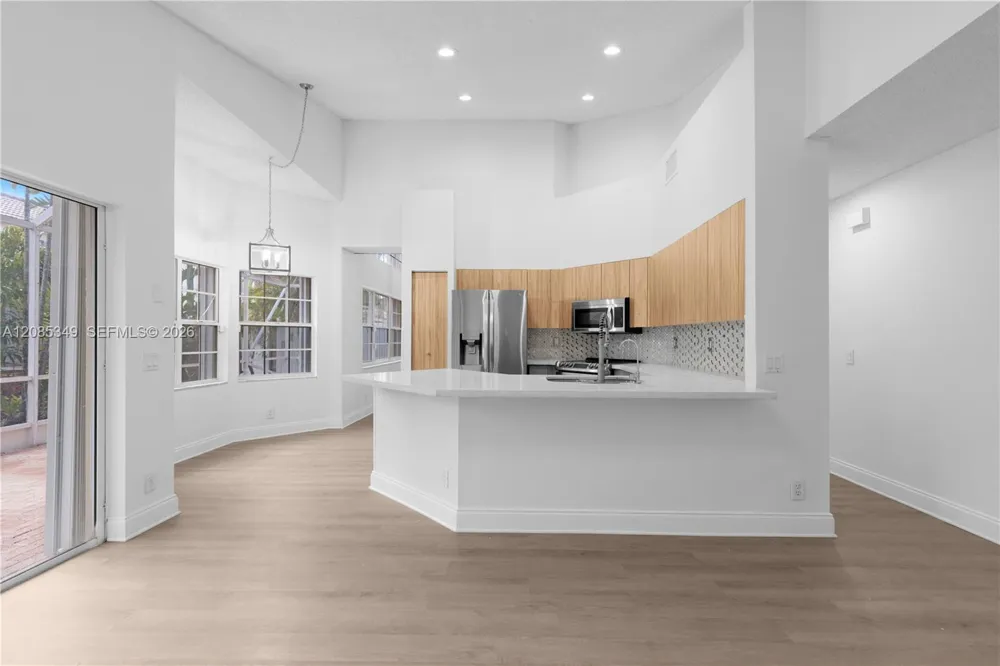 1525 Seabay Rd Weston, FL 33326