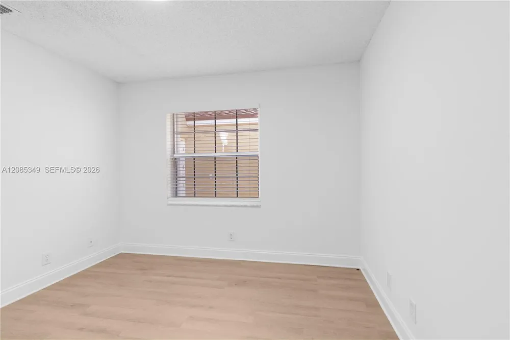 1525 Seabay Rd Weston, FL 33326