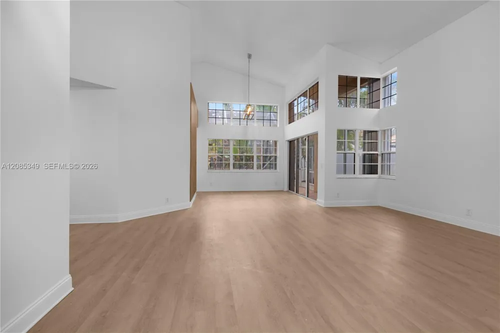 1525 Seabay Rd Weston, FL 33326