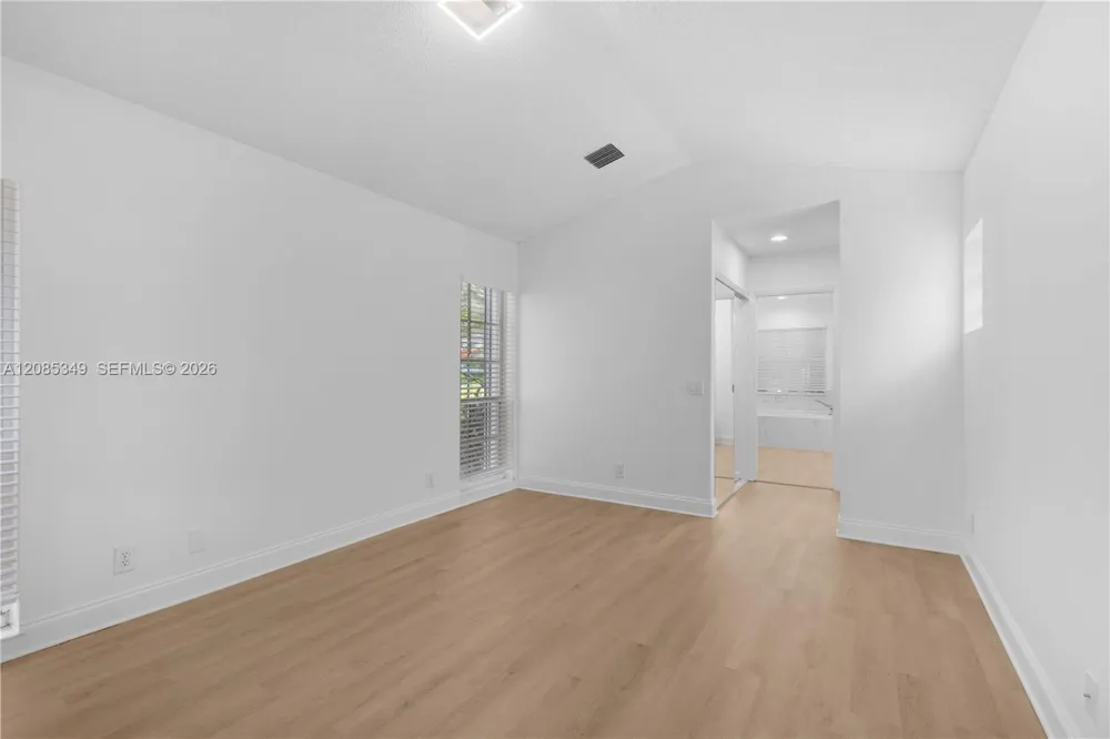 1525 Seabay Rd Weston, FL 33326