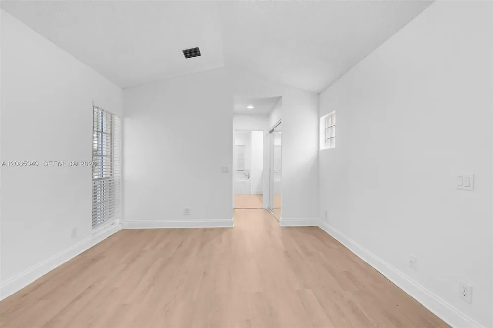 1525 Seabay Rd Weston, FL 33326