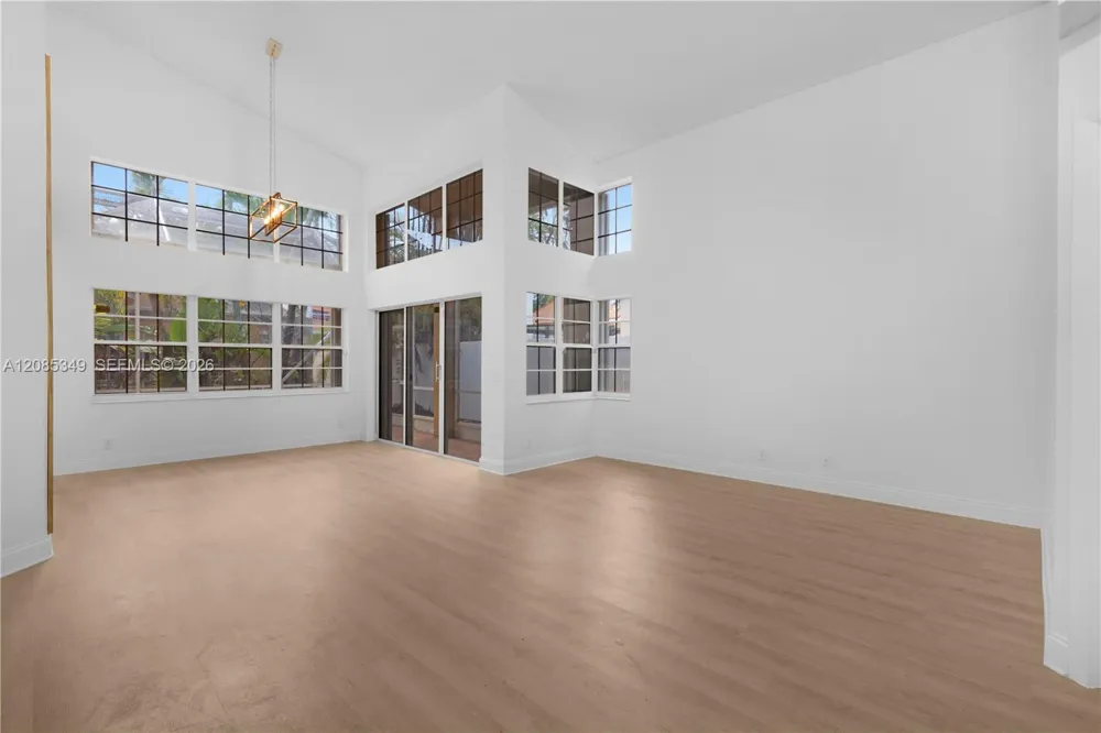 1525 Seabay Rd Weston, FL 33326