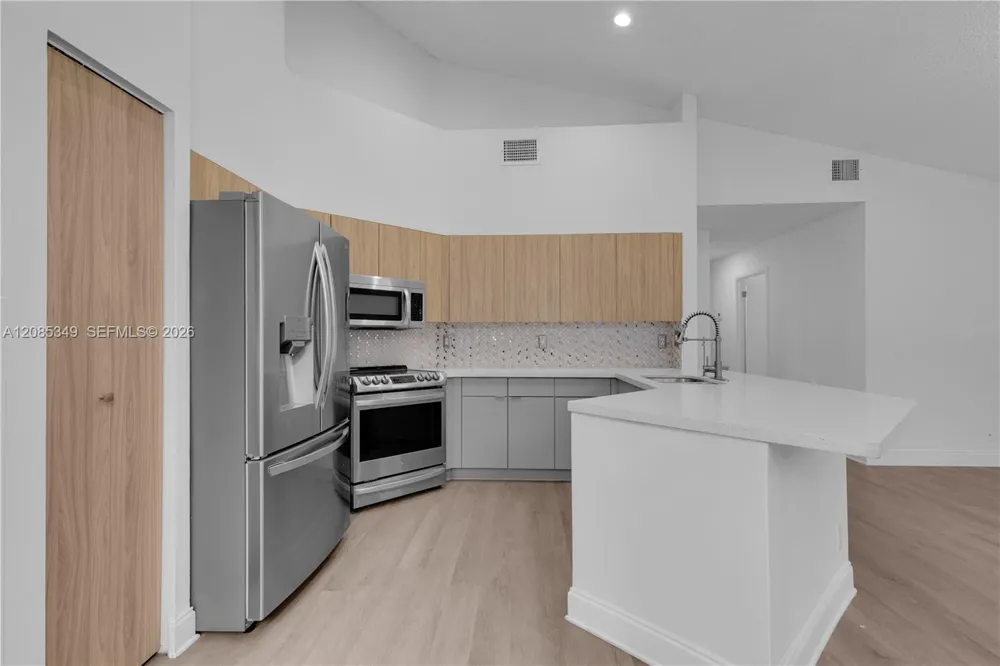 1525 Seabay Rd Weston, FL 33326