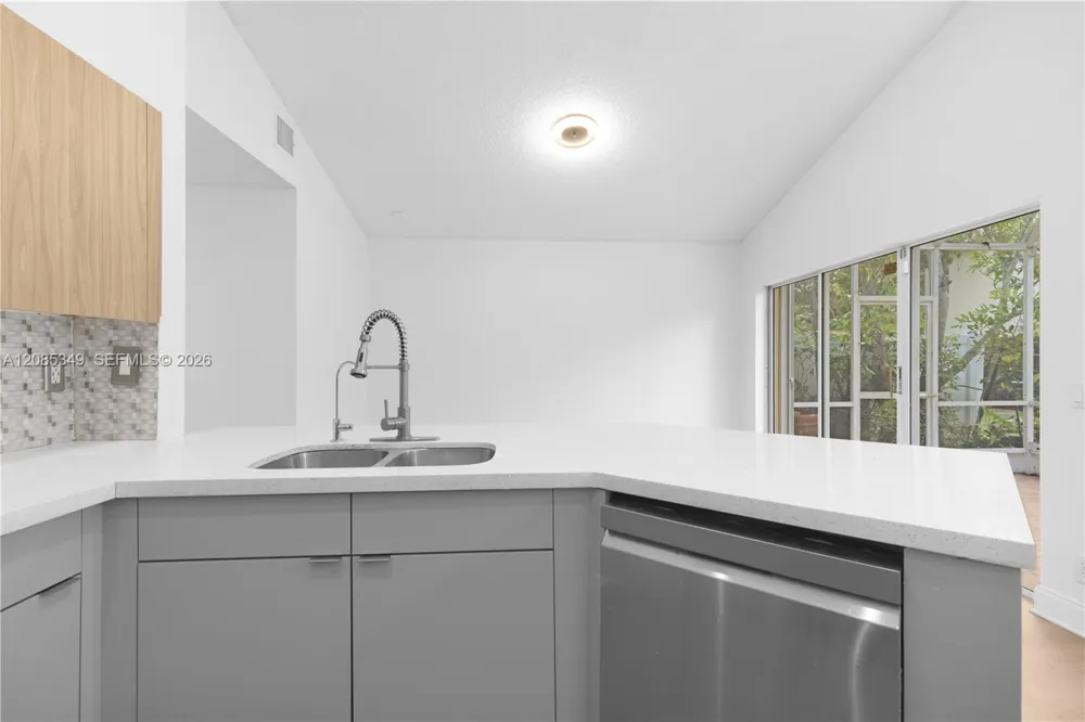 1525 Seabay Rd Weston, FL 33326