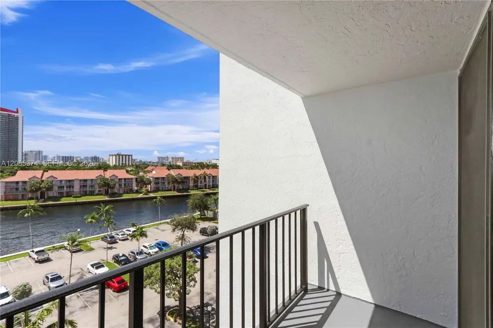 200 Leslie Dr #724 Hallandale Beach, FL 33009