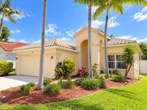 908 Tanglewood Cir #908
