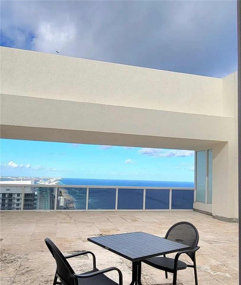 1830 S OCEAN DRIVE #5111 Hallandale Beach, FL 33009