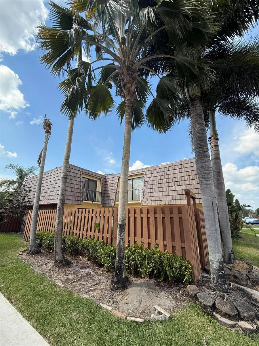 804 SPRINGDALE CIRCLE Palm Springs, FL 33461