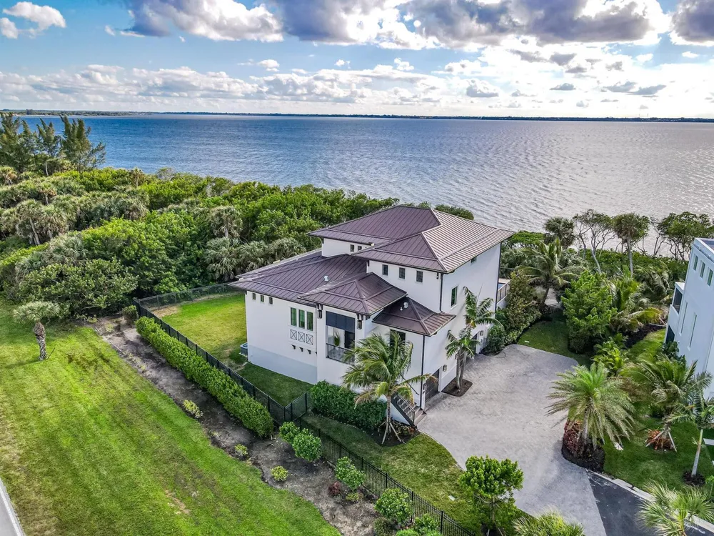 7683 Pelican Pointe Drive Jensen Beach, FL 34957