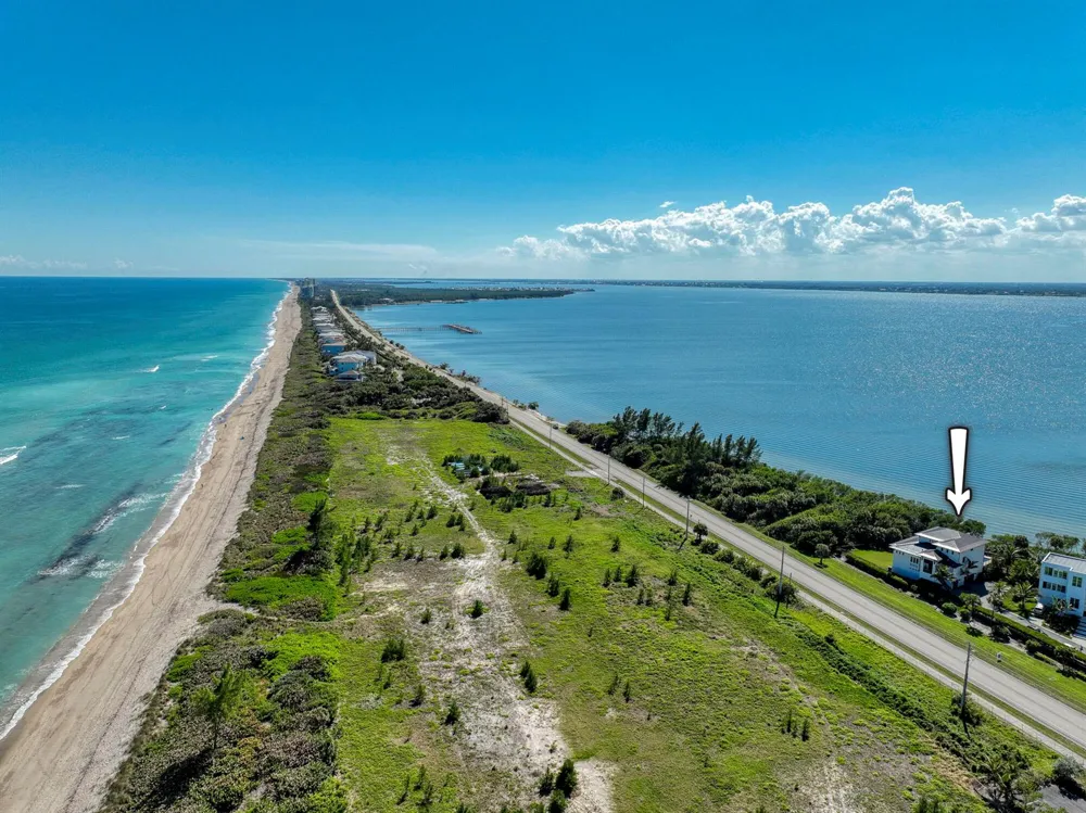 7683 Pelican Pointe Drive Jensen Beach, FL 34957
