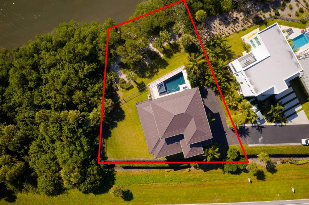 7683 Pelican Pointe Drive Jensen Beach, FL 34957
