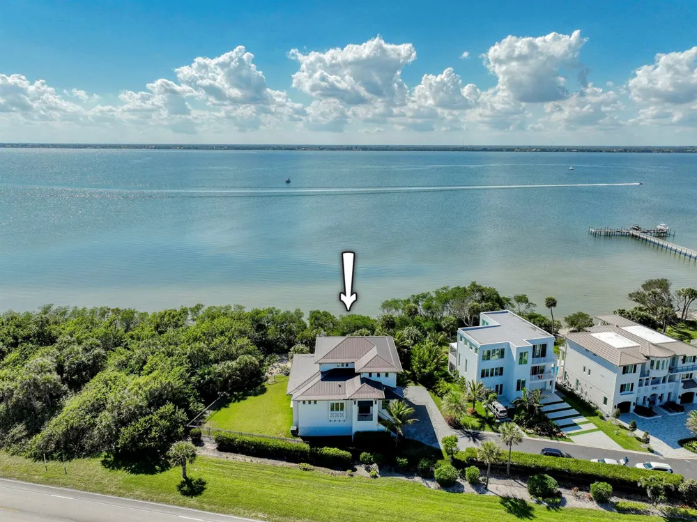7683 Pelican Pointe Drive Jensen Beach, FL 34957