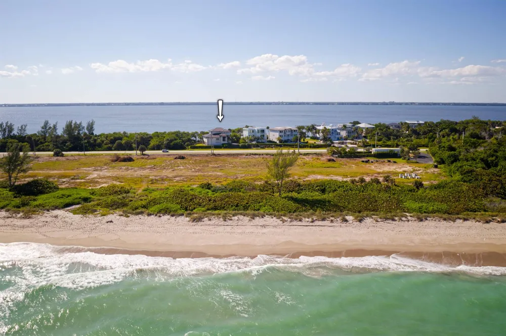 7683 Pelican Pointe Drive Jensen Beach, FL 34957