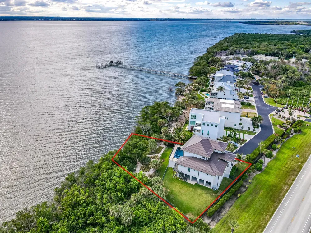 7683 Pelican Pointe Drive Jensen Beach, FL 34957