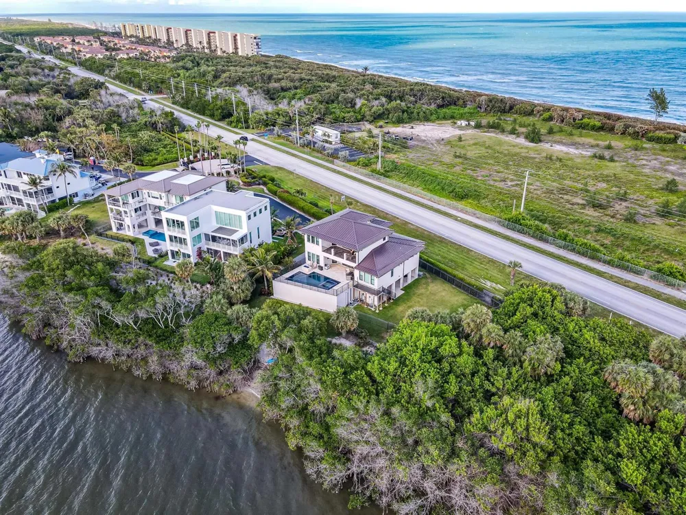 7683 Pelican Pointe Drive Jensen Beach, FL 34957