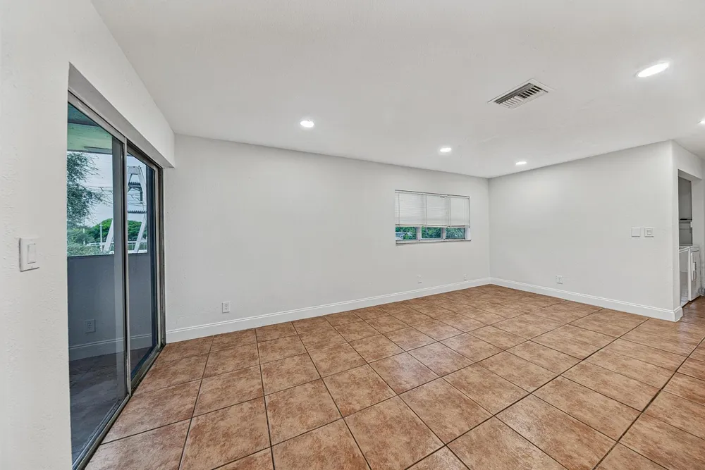 825 SW 10th Street #D Hallandale Beach, FL 33009