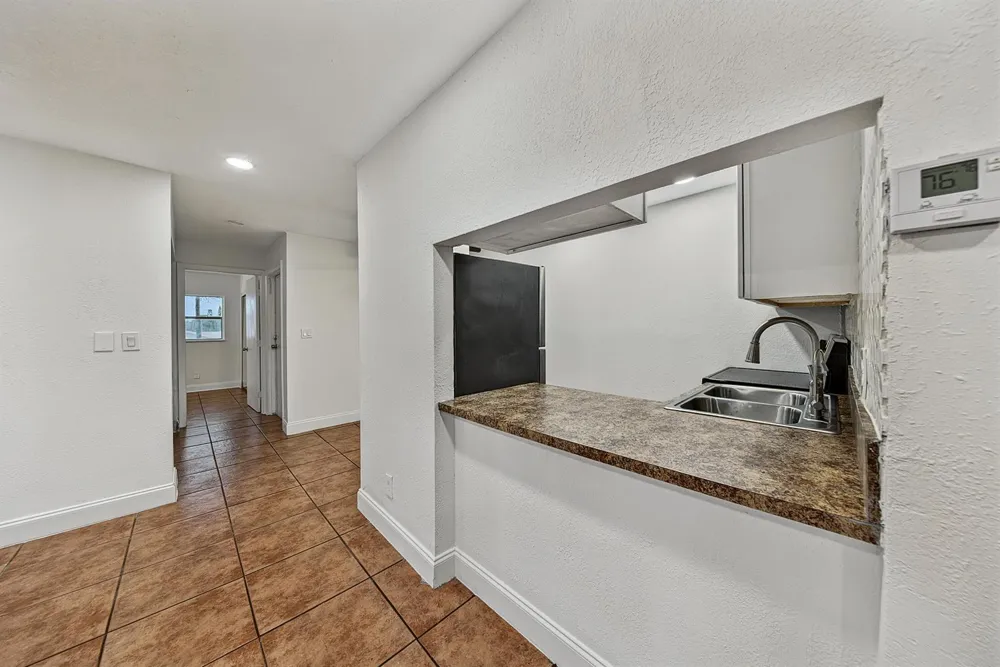 825 SW 10th Street #D Hallandale Beach, FL 33009