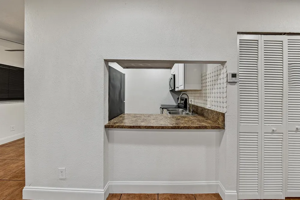 825 SW 10th Street #D Hallandale Beach, FL 33009