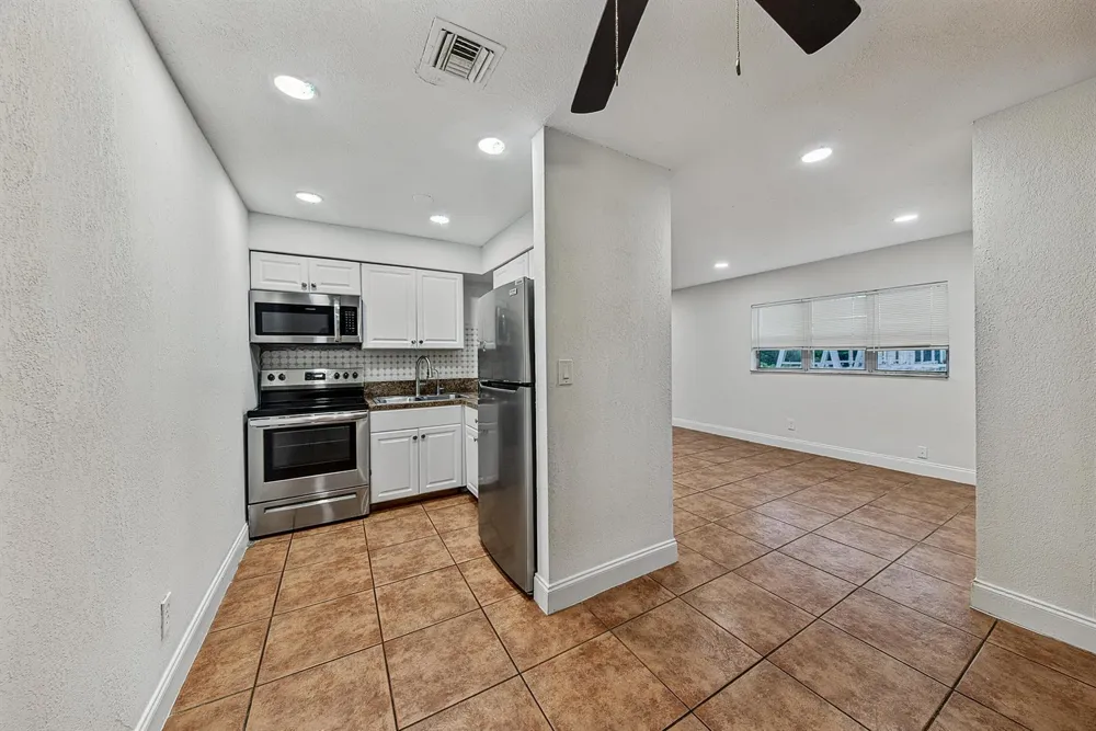 825 SW 10th Street #D Hallandale Beach, FL 33009