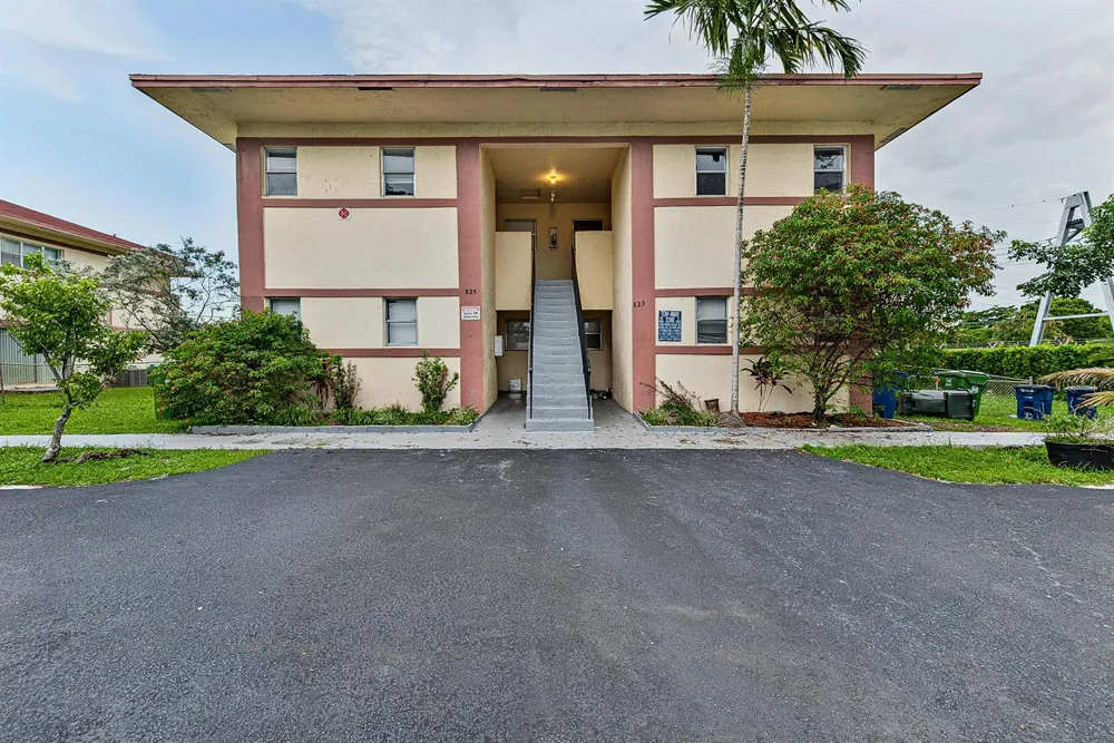 825 SW 10th Street #D Hallandale Beach, FL 33009