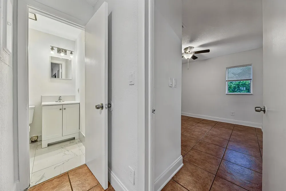 825 SW 10th Street #D Hallandale Beach, FL 33009