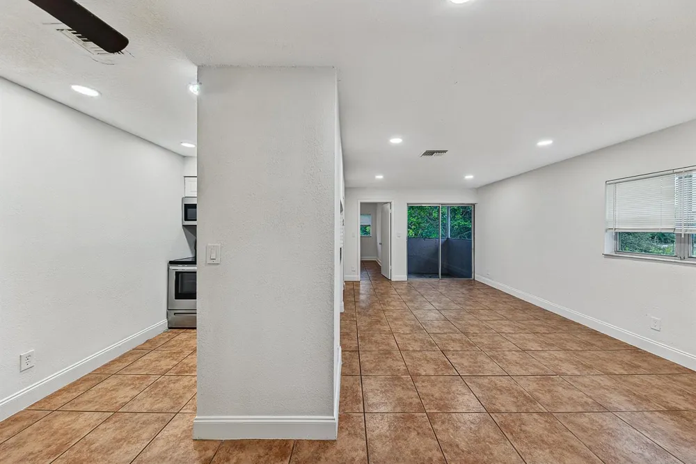 825 SW 10th Street #D Hallandale Beach, FL 33009