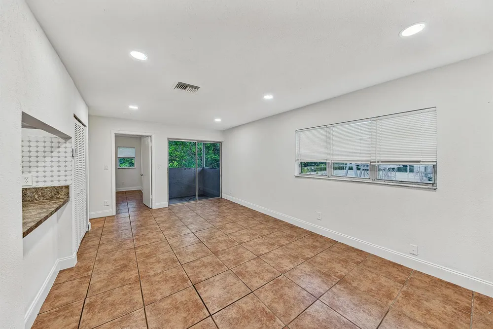 825 SW 10th Street #D Hallandale Beach, FL 33009