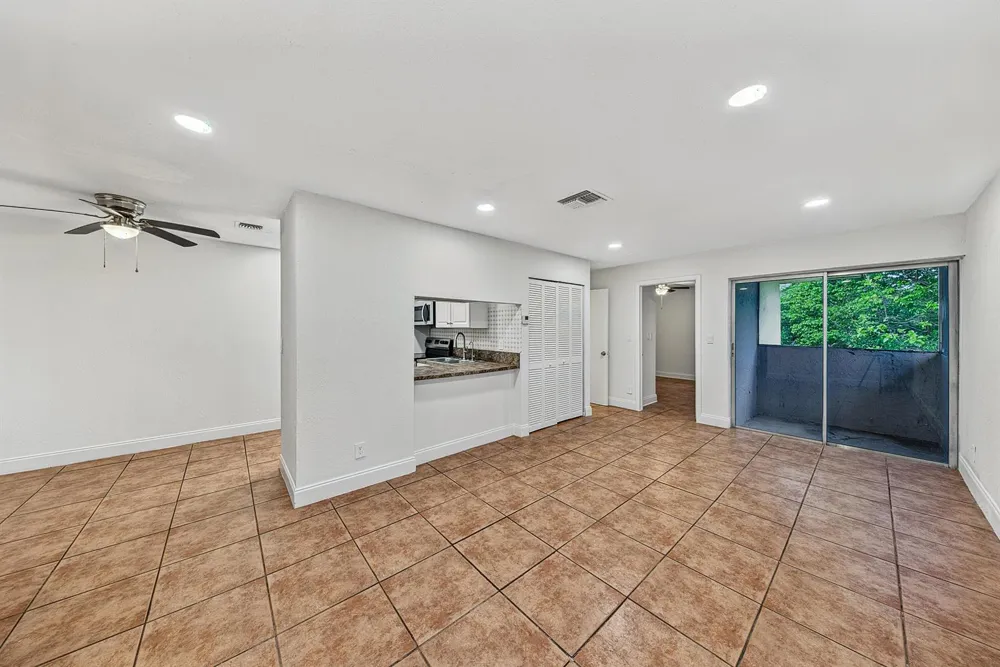 825 SW 10th Street #D Hallandale Beach, FL 33009