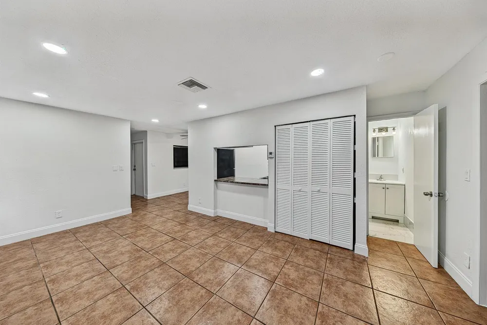 825 SW 10th Street #D Hallandale Beach, FL 33009