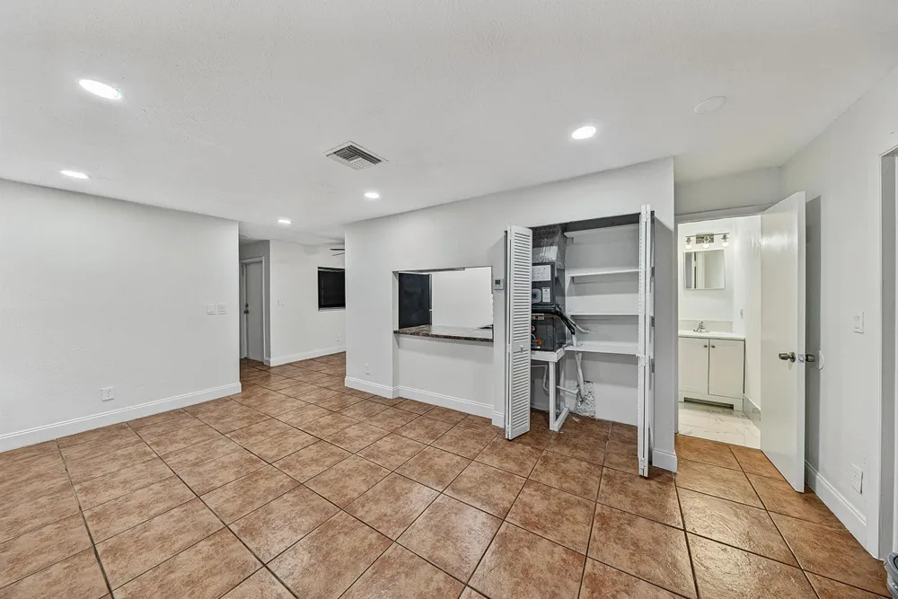 825 SW 10th Street #D Hallandale Beach, FL 33009