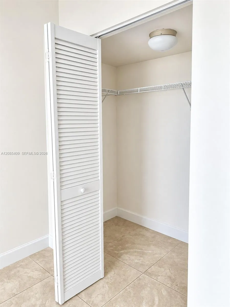 31 SE 5th St #2808 Miami, FL 33131