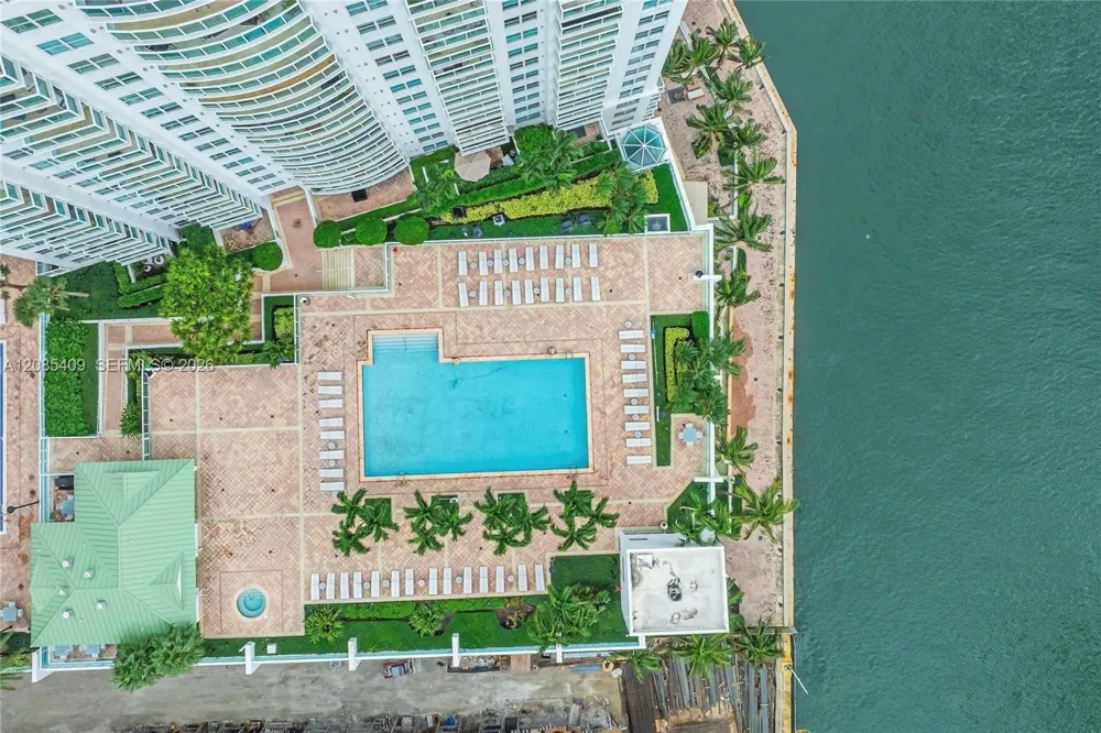 31 SE 5th St #2808 Miami, FL 33131