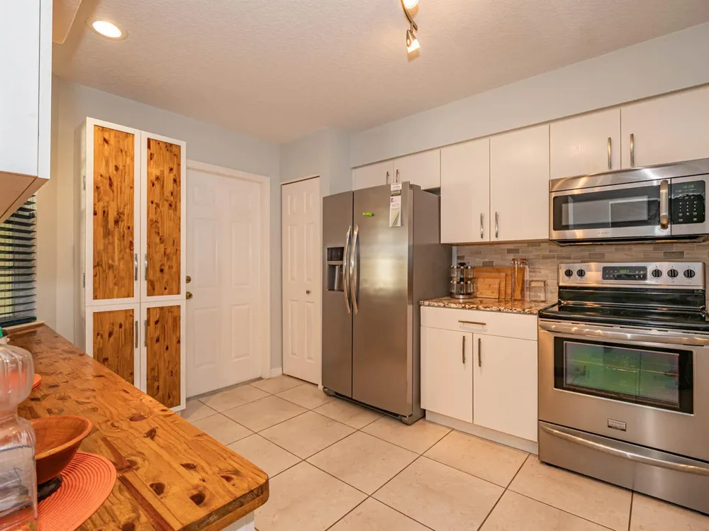 559 6TH STREET Vero Beach, FL 32962