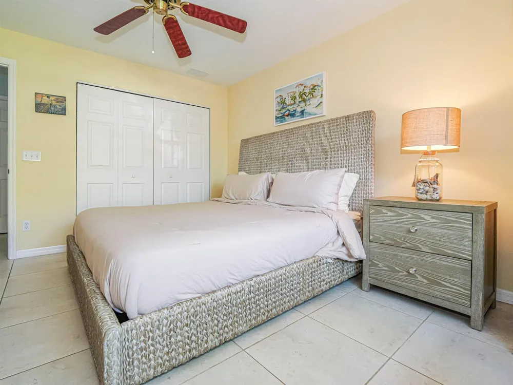 559 6TH STREET Vero Beach, FL 32962