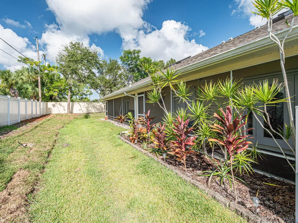559 6TH STREET Vero Beach, FL 32962